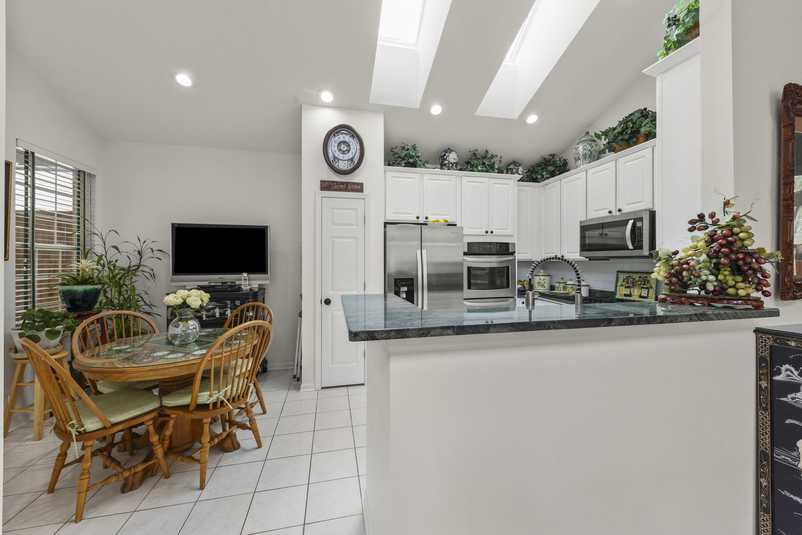 1610 Astor Avenue, Oakbrook Terrace, IL 60181