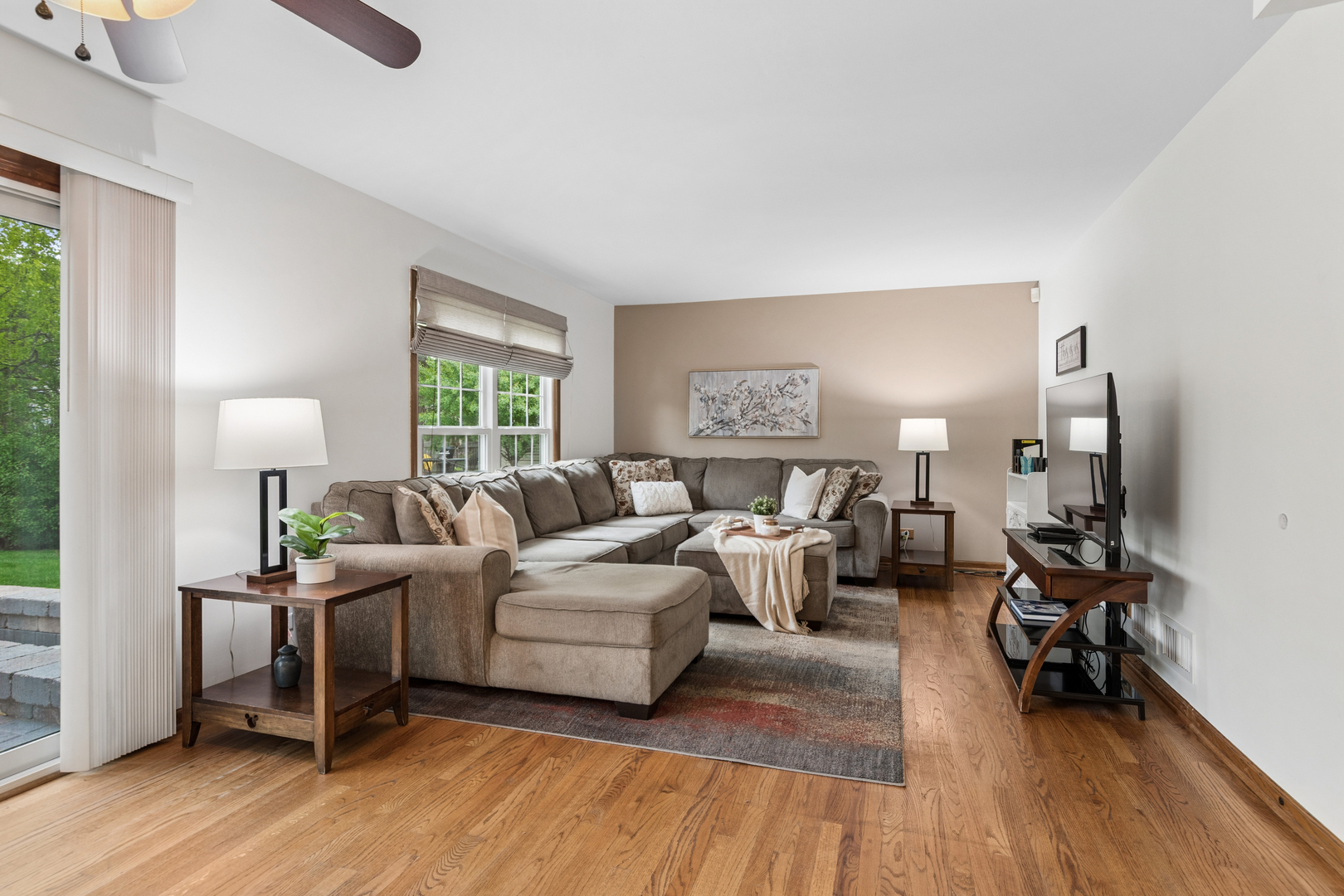 1318 Nantucket Court, Carol Stream, IL 60188