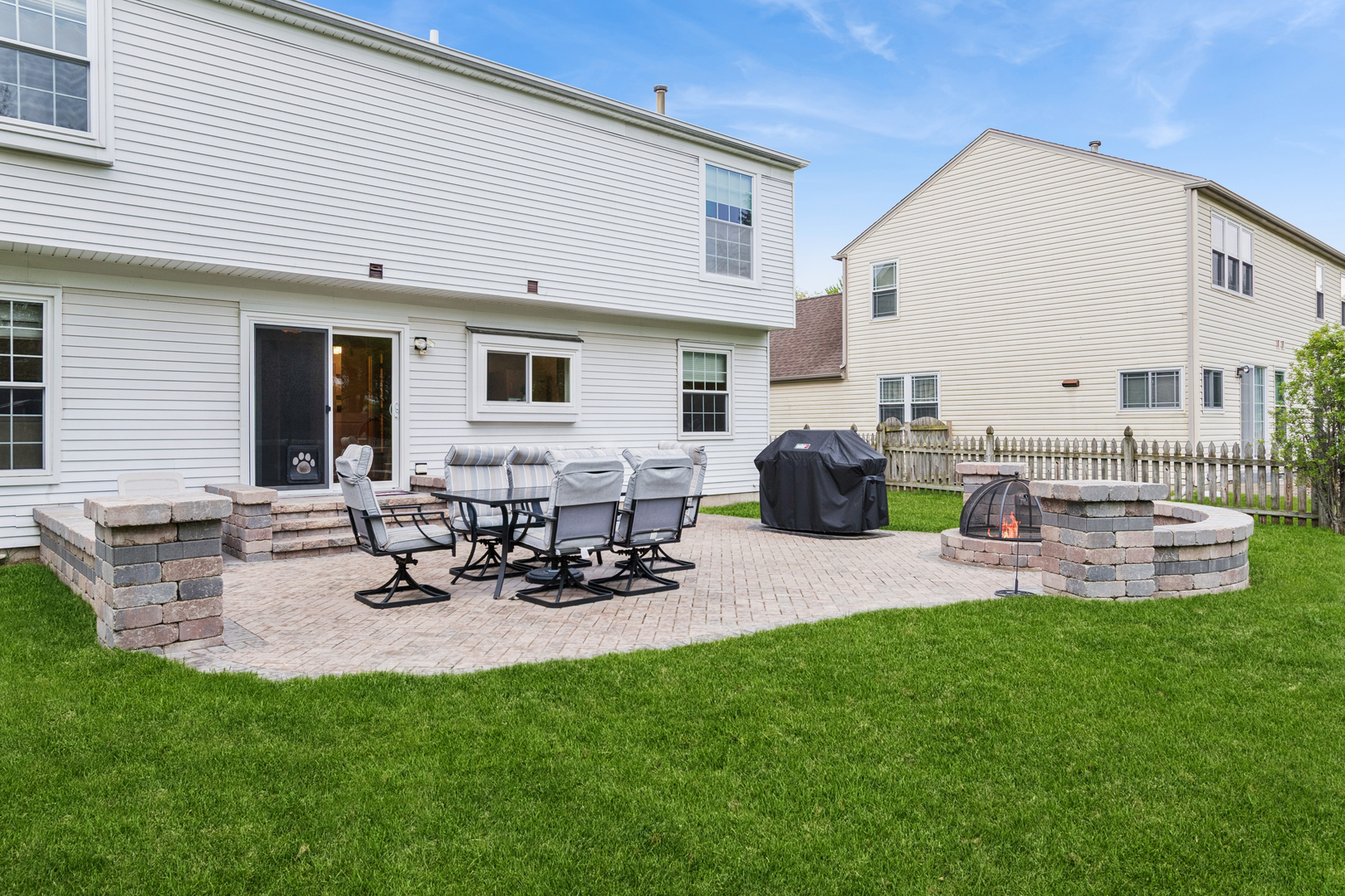 1318 Nantucket Court, Carol Stream, IL 60188