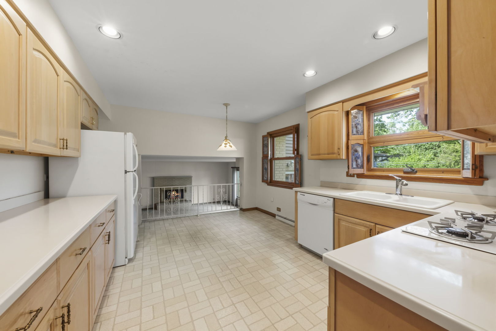848 S Hillcrest Avenue, Elmhurst, IL 60126