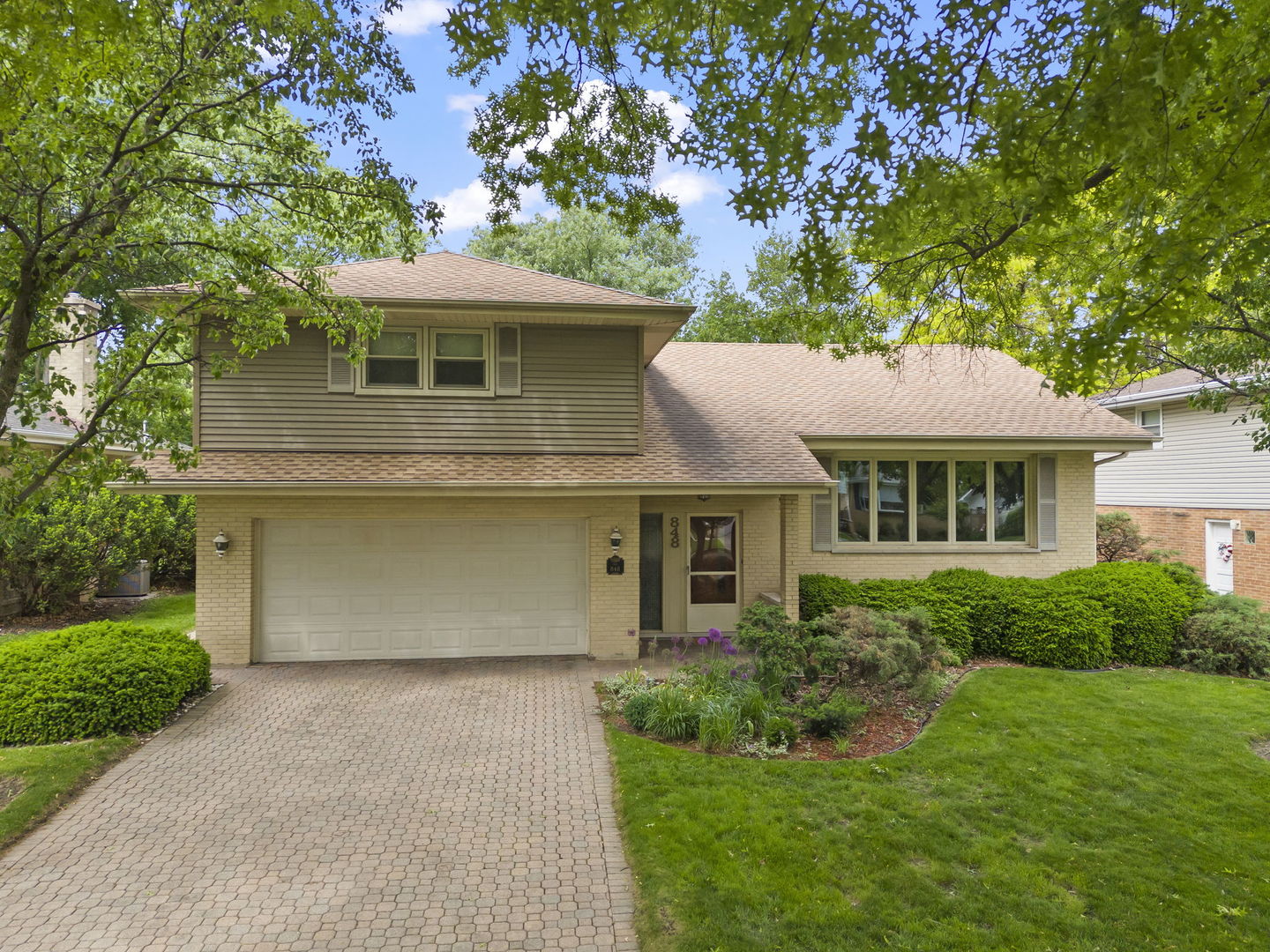 848 S Hillcrest Avenue, Elmhurst, IL 60126