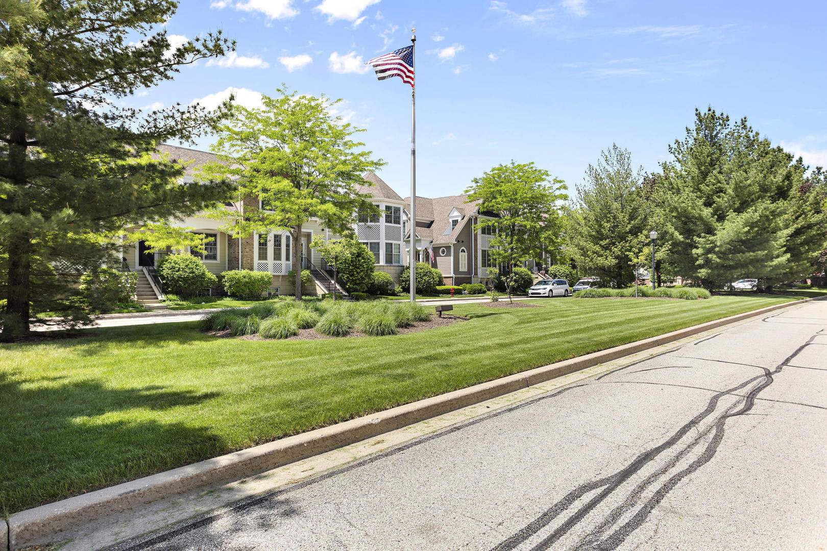 1907 Lynn Circle, Libertyville, IL 60048