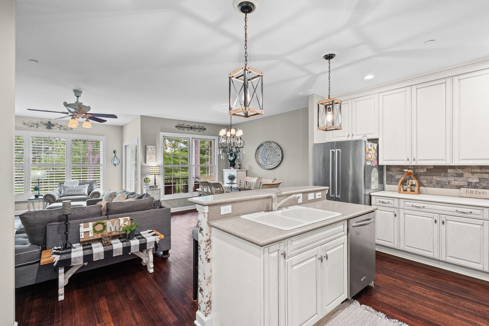 1907 Lynn Circle, Libertyville, IL 60048