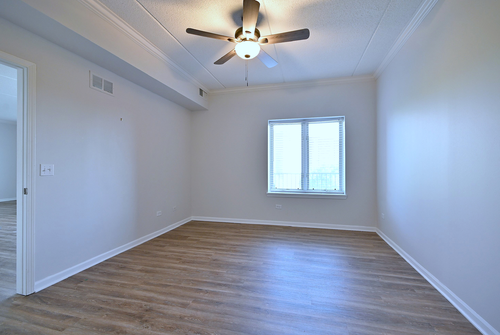 855 E 22nd Street #313, Lombard, IL 60148