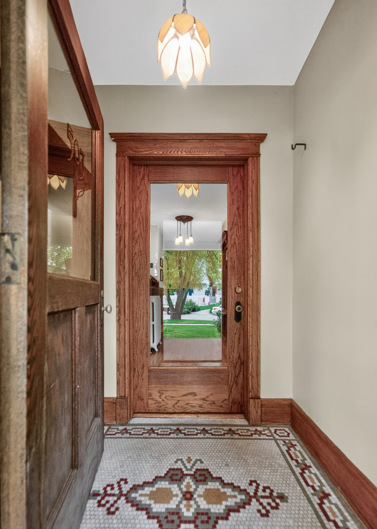 503 S Summit Avenue, Villa Park, IL 60181