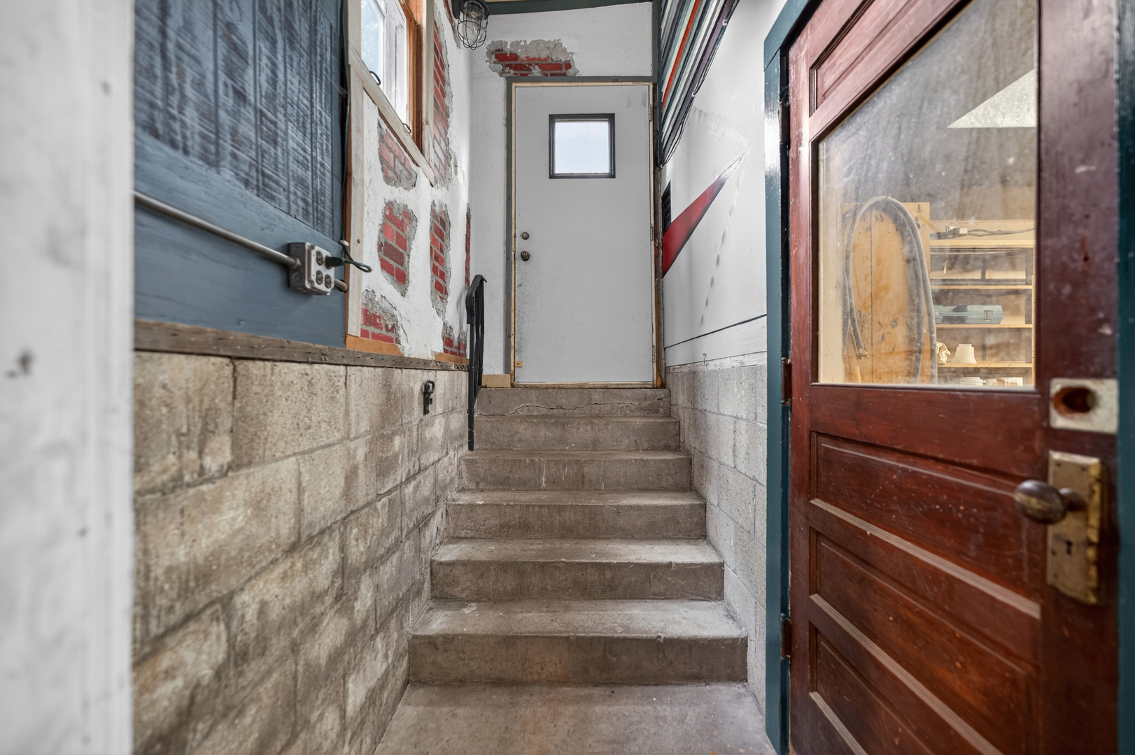 503 S Summit Avenue, Villa Park, IL 60181