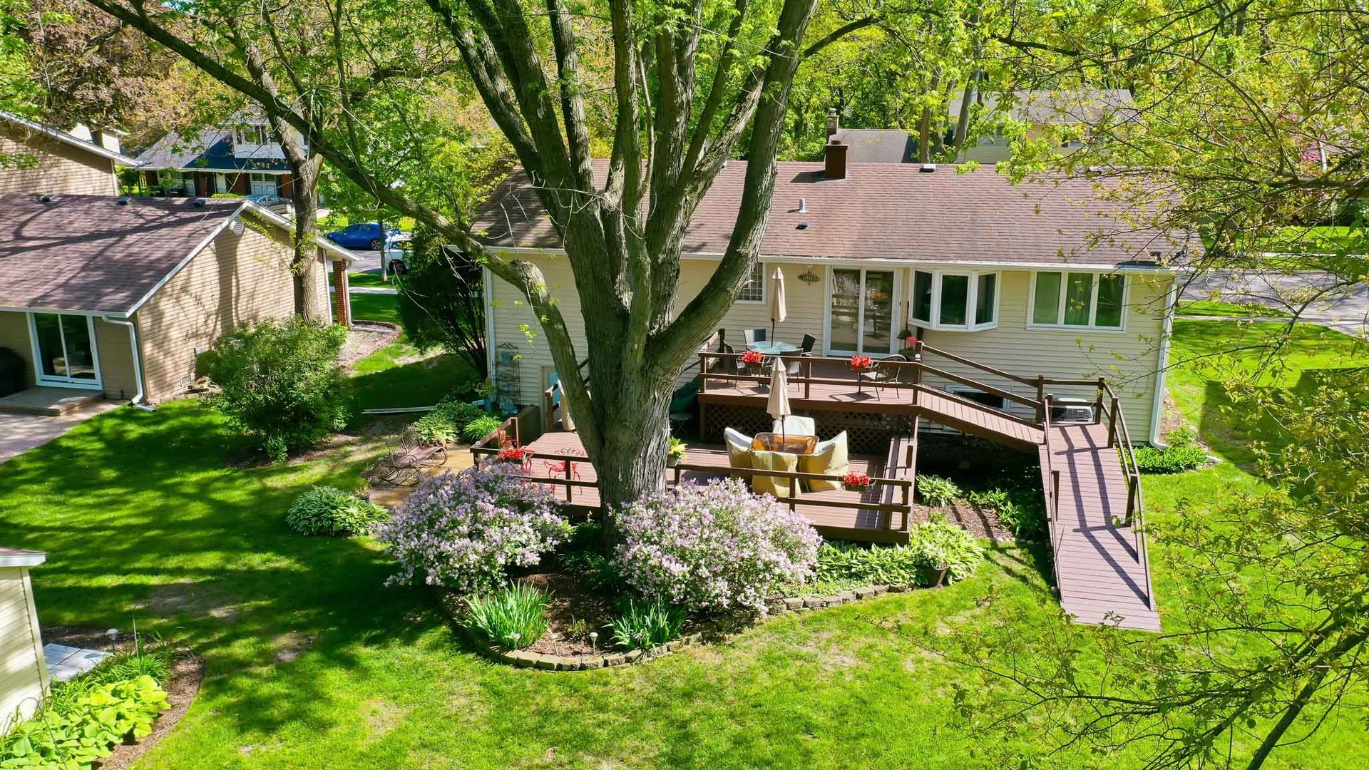 898 E Schirra Drive, Palatine, IL 60074