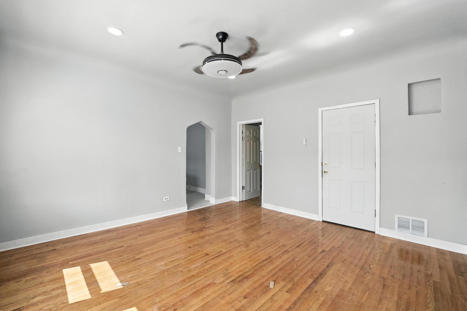 307 E 136th Place, Chicago, IL 60827