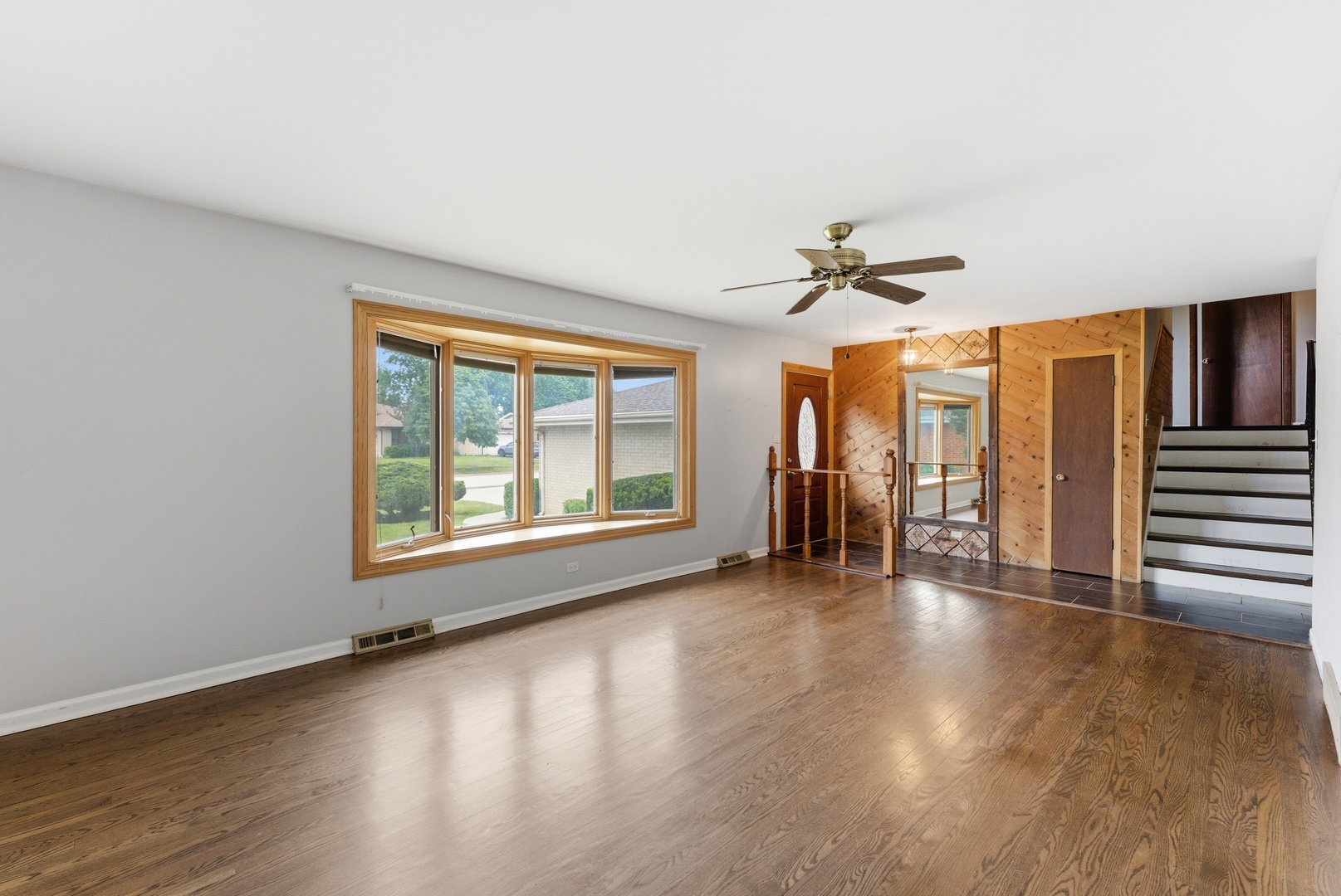 565 Eletson Drive, Crystal Lake, IL 60014