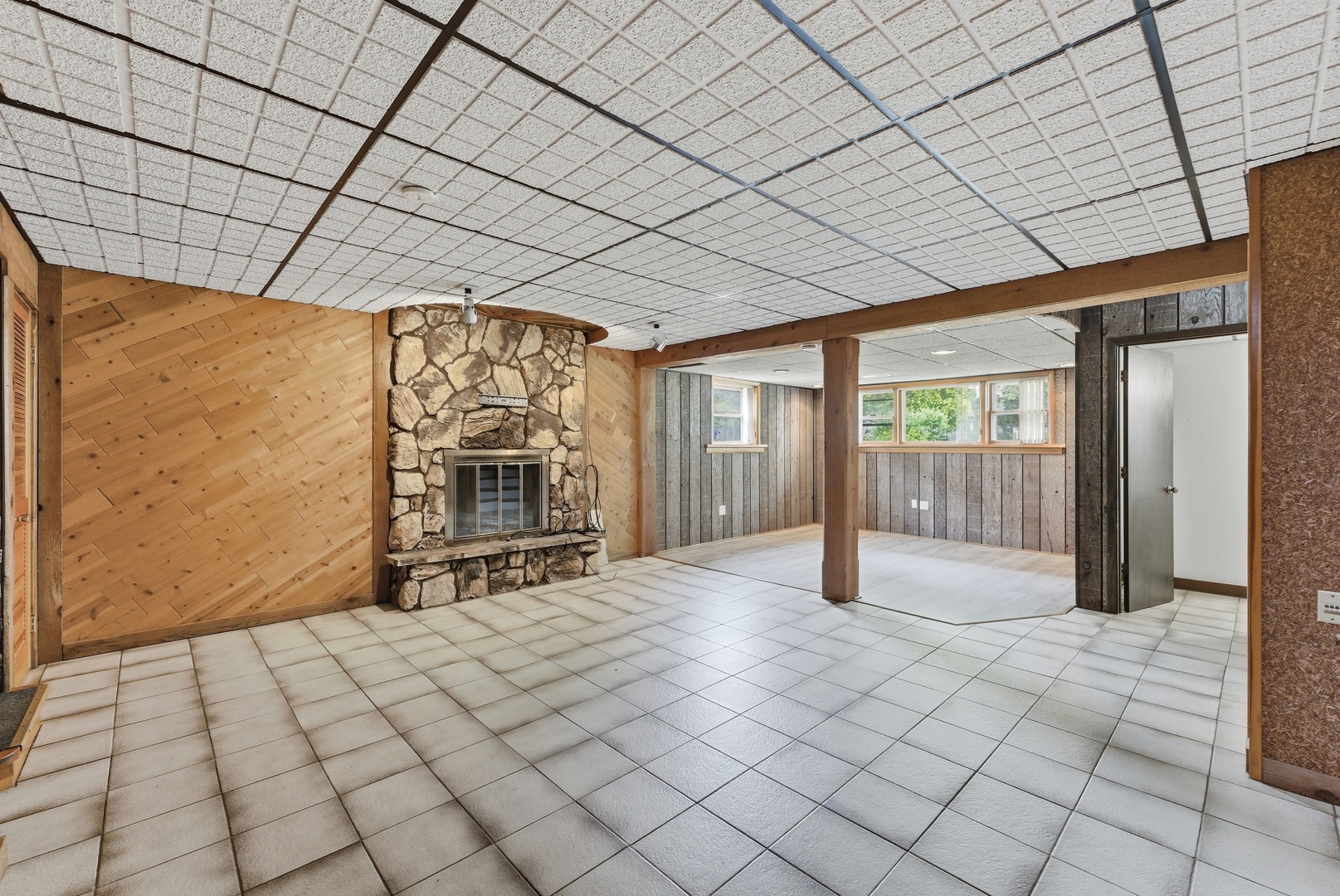 565 Eletson Drive, Crystal Lake, IL 60014