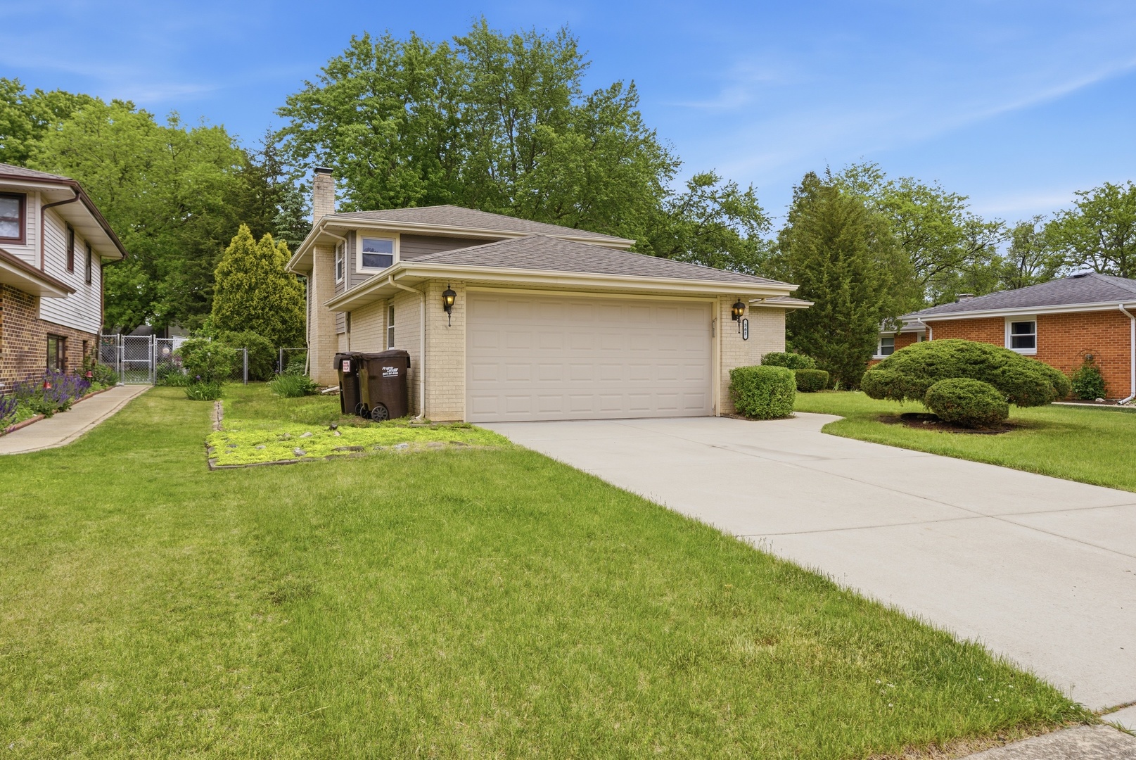565 Eletson Drive, Crystal Lake, IL 60014