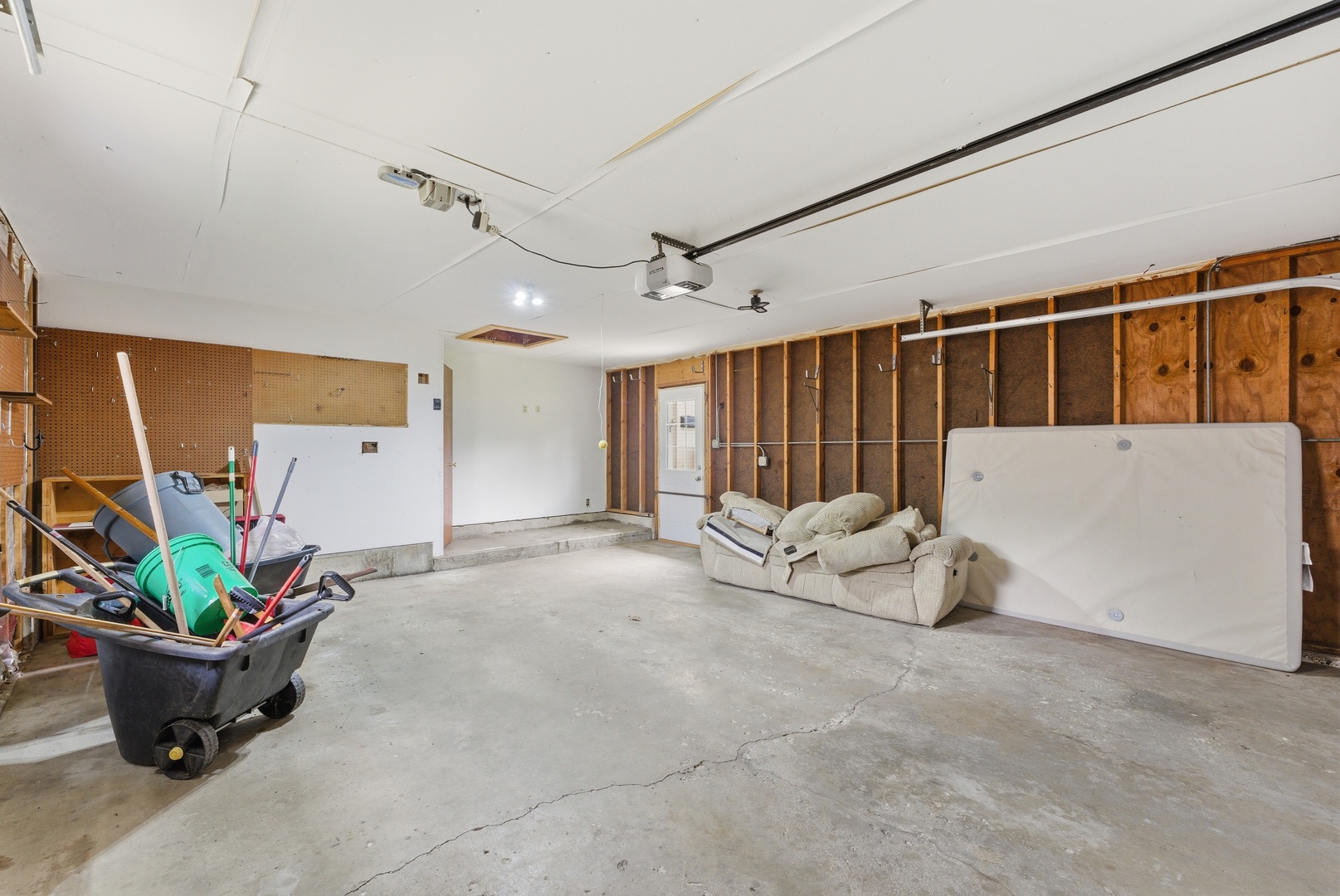 565 Eletson Drive, Crystal Lake, IL 60014