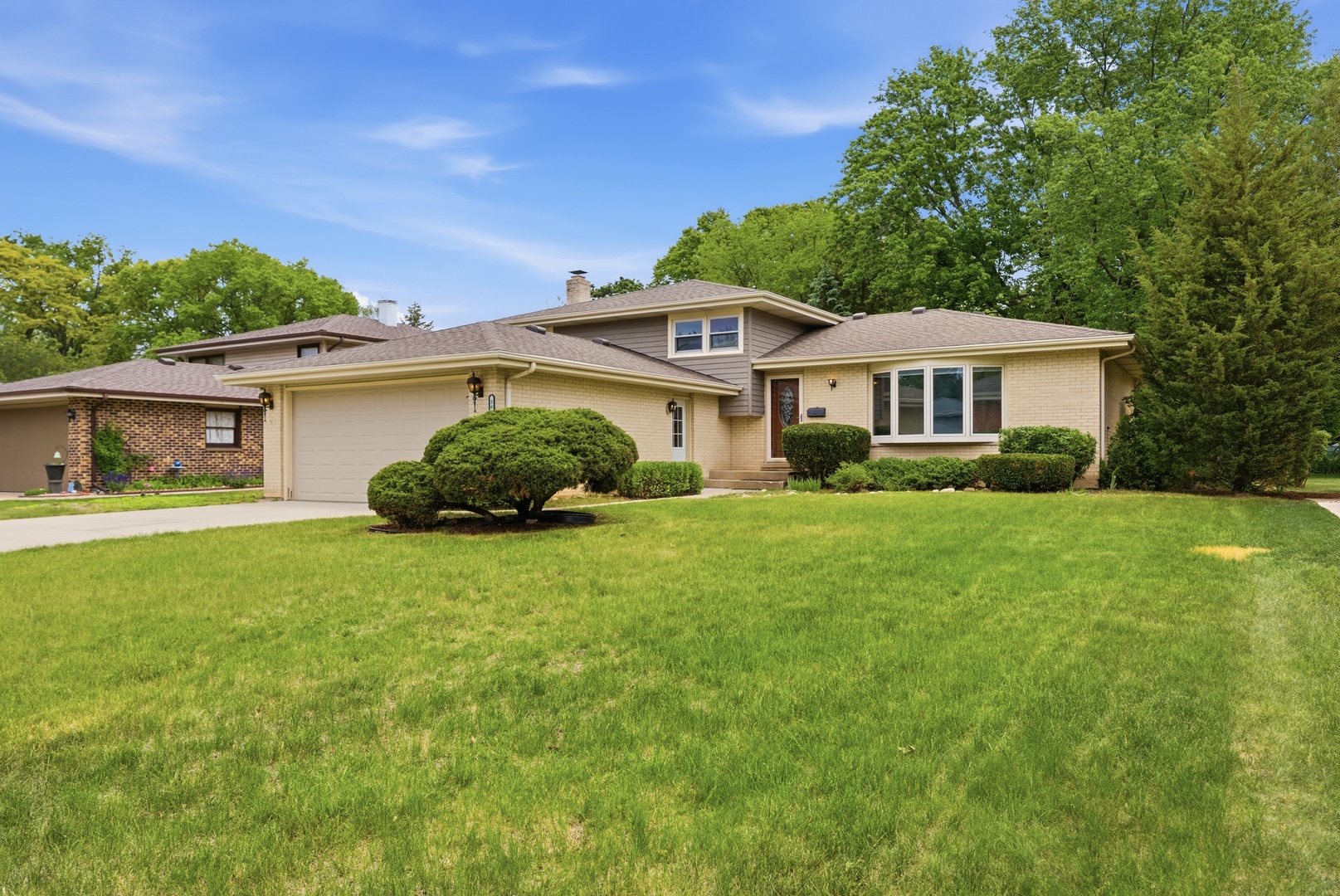 565 Eletson Drive, Crystal Lake, IL 60014