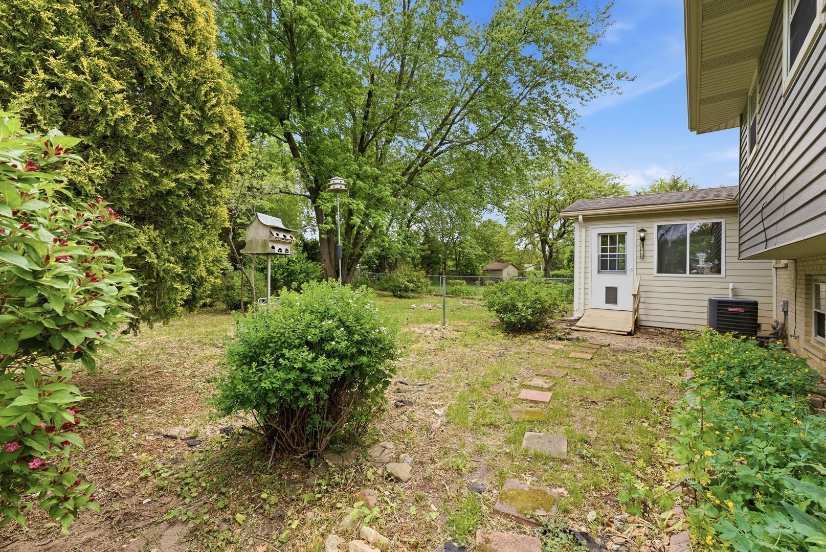 565 Eletson Drive, Crystal Lake, IL 60014