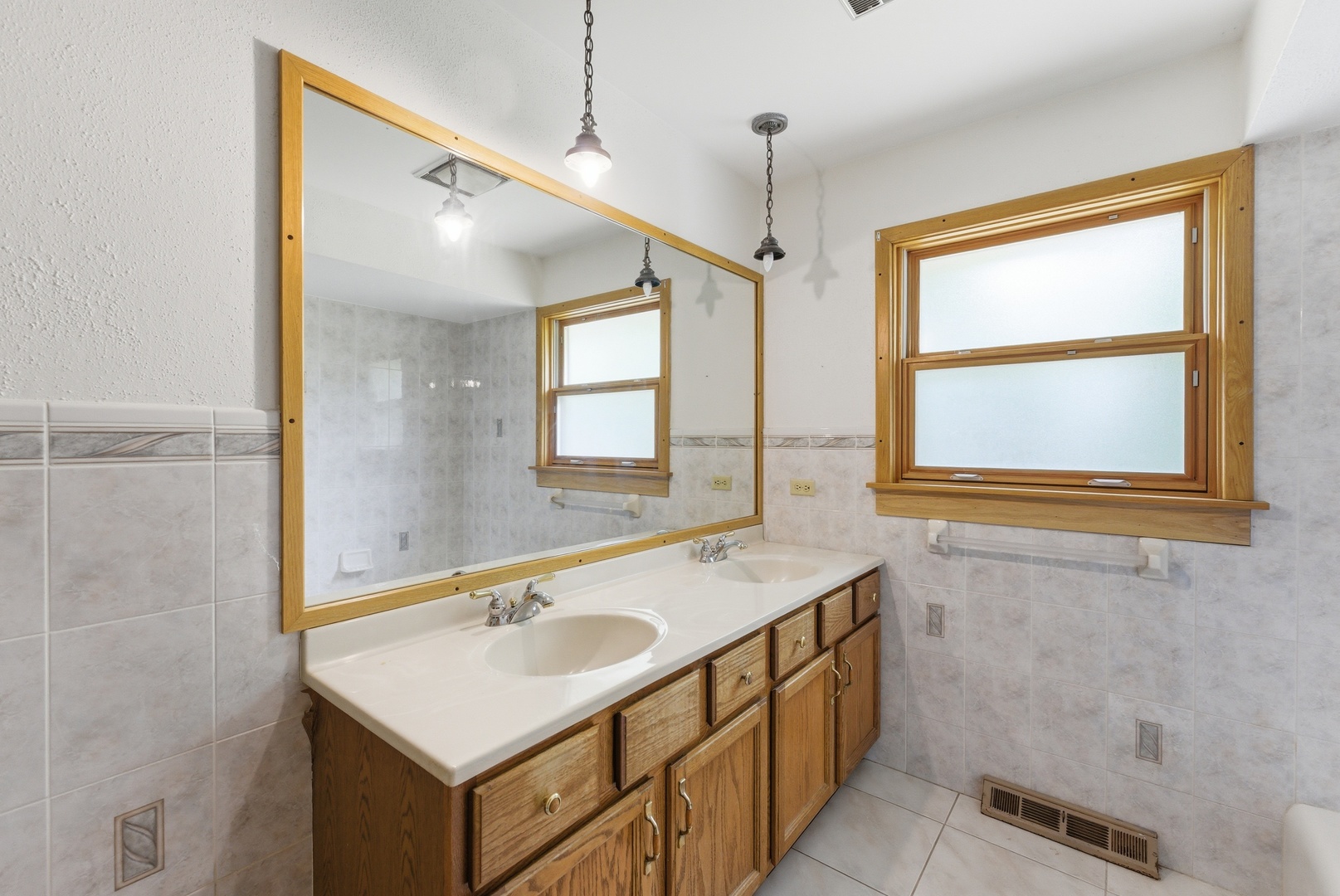 565 Eletson Drive, Crystal Lake, IL 60014