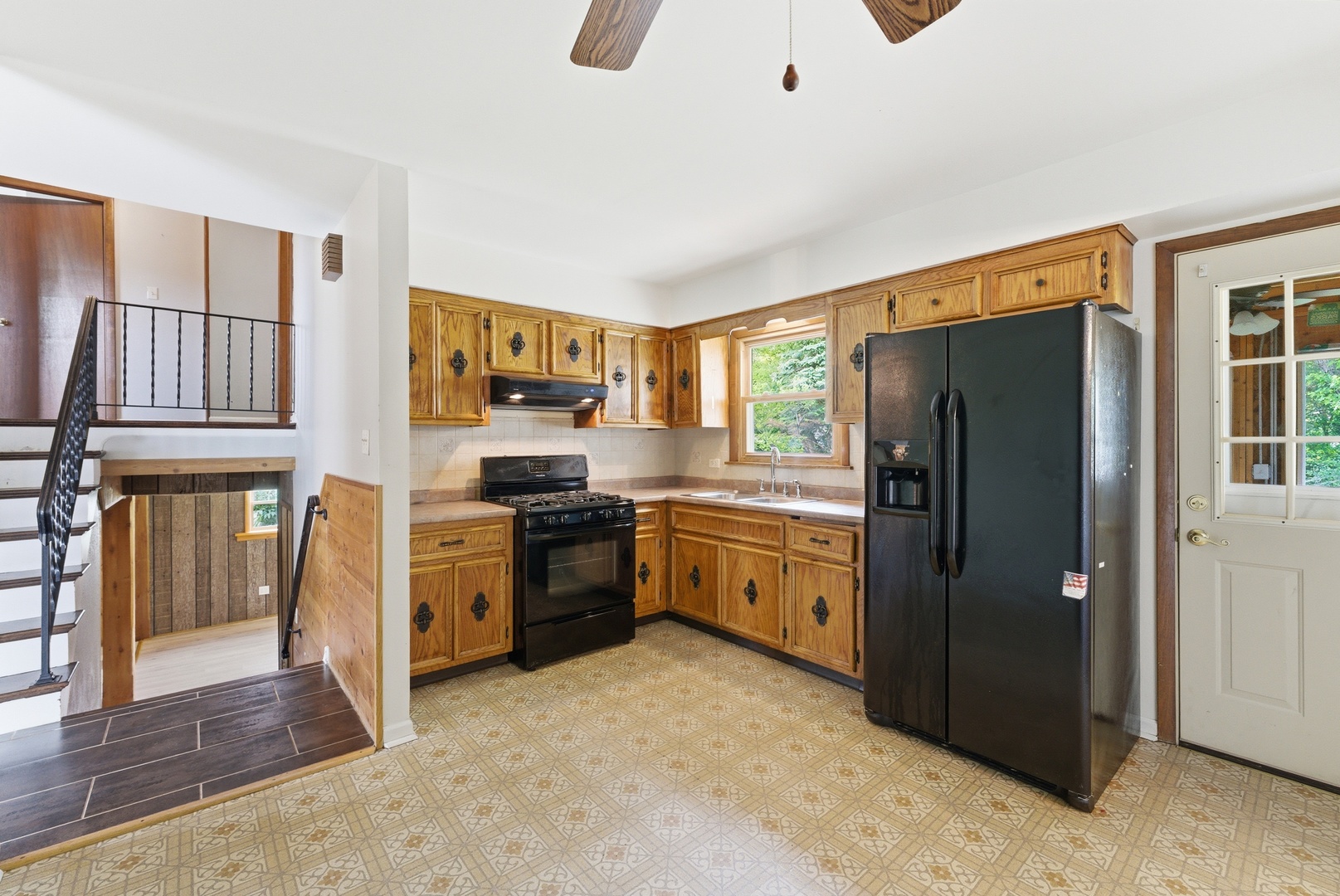 565 Eletson Drive, Crystal Lake, IL 60014