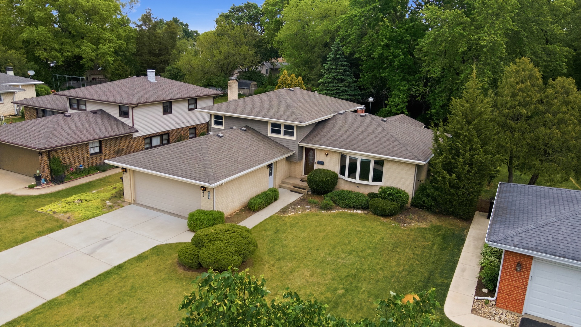 565 Eletson Drive, Crystal Lake, IL 60014
