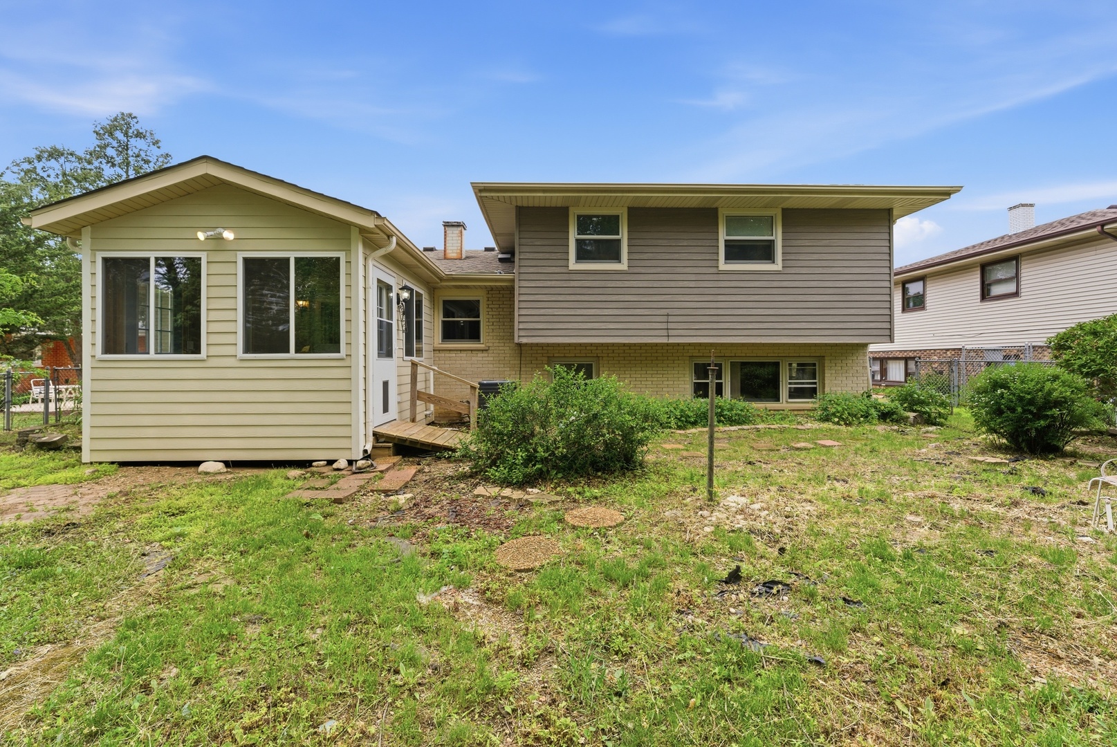 565 Eletson Drive, Crystal Lake, IL 60014