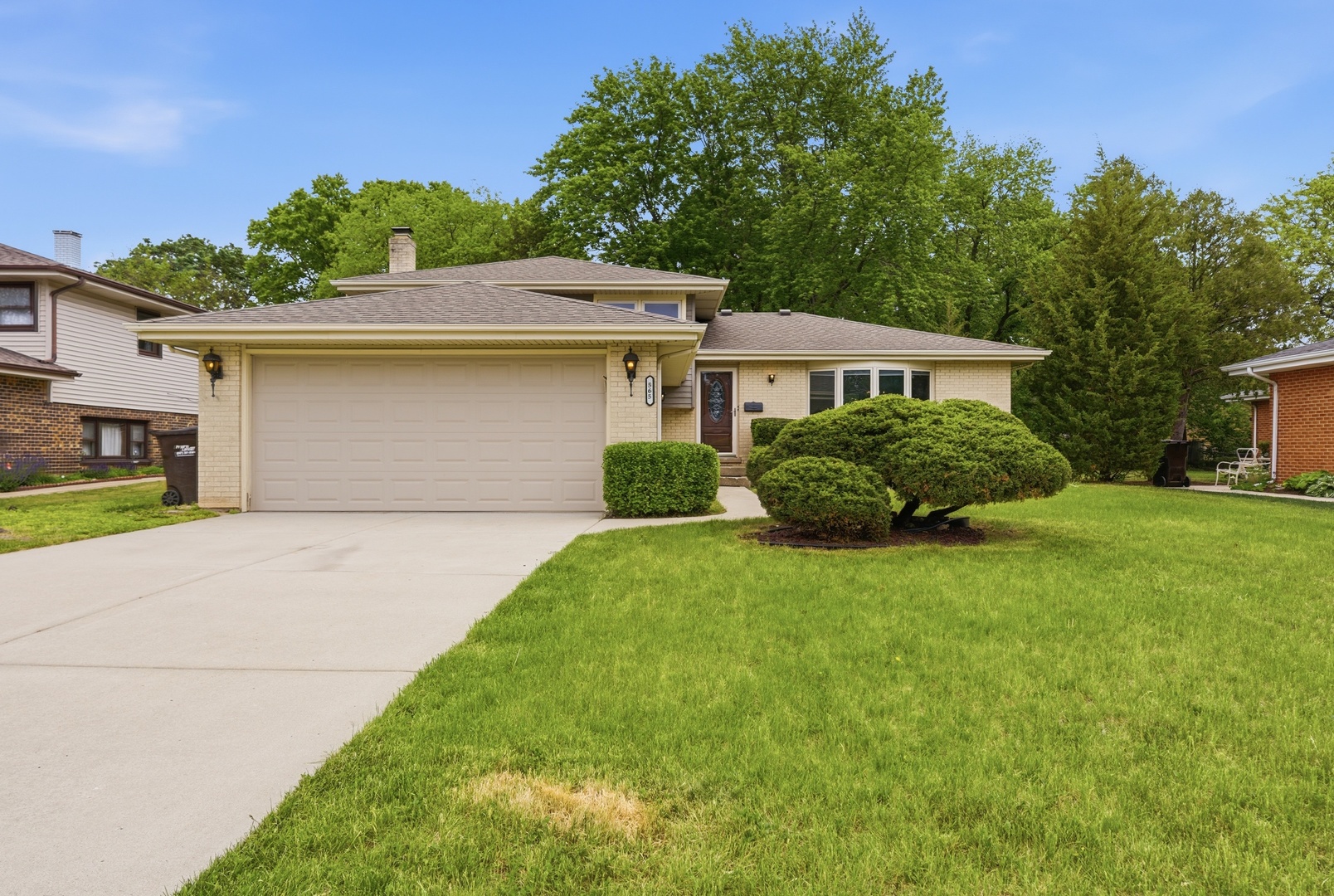 565 Eletson Drive, Crystal Lake, IL 60014
