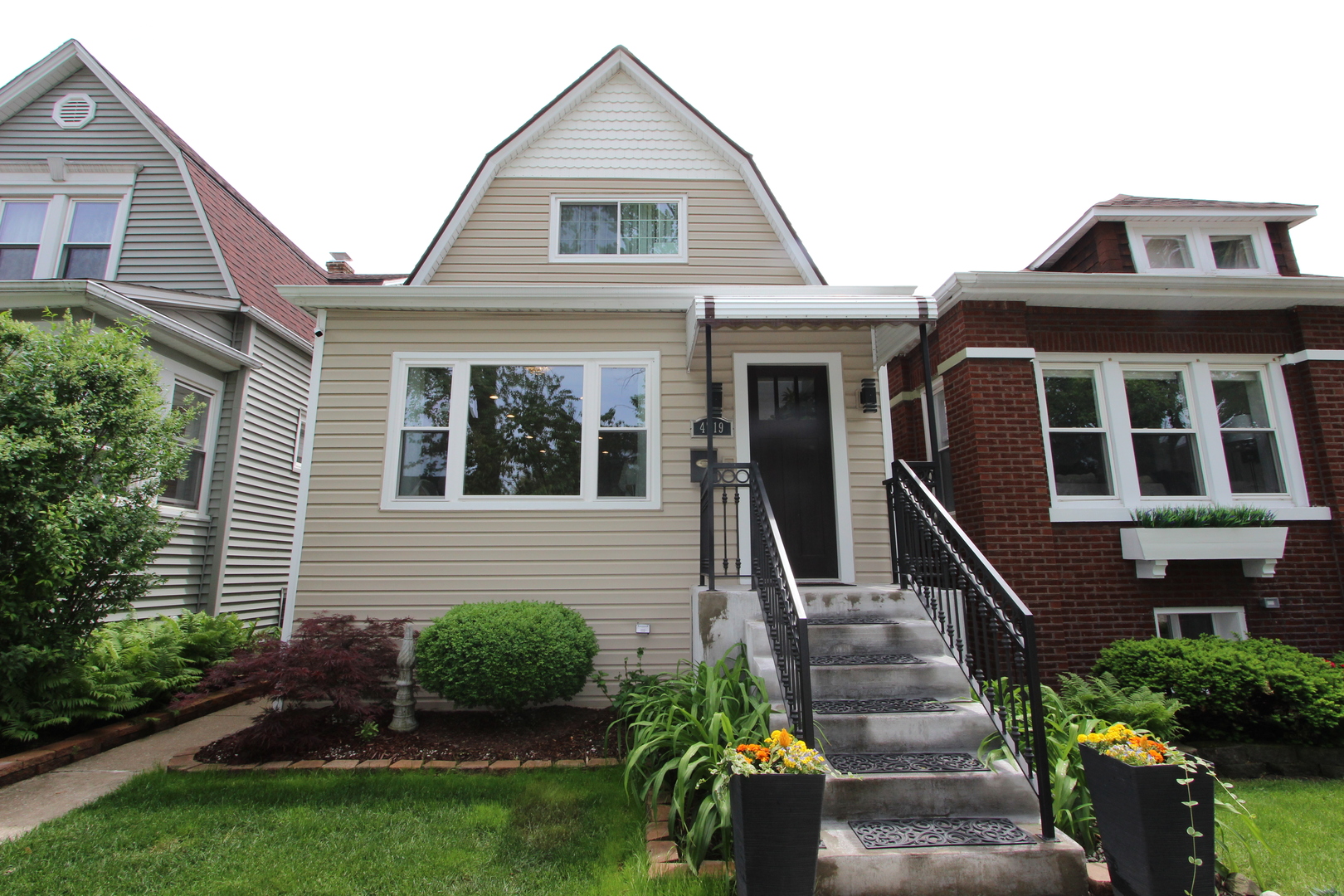 4719 W Warwick Avenue, Chicago, IL 60641