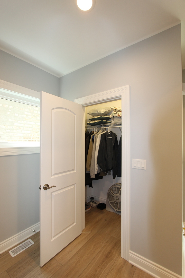 4719 W Warwick Avenue, Chicago, IL 60641