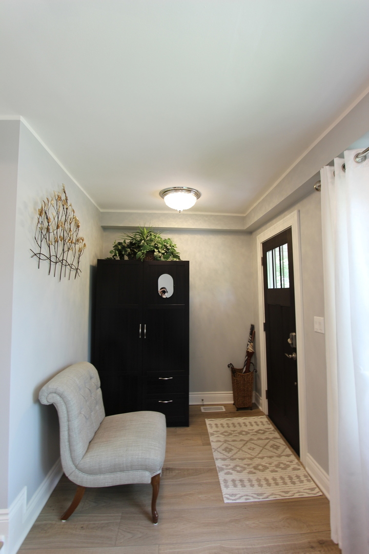 4719 W Warwick Avenue, Chicago, IL 60641