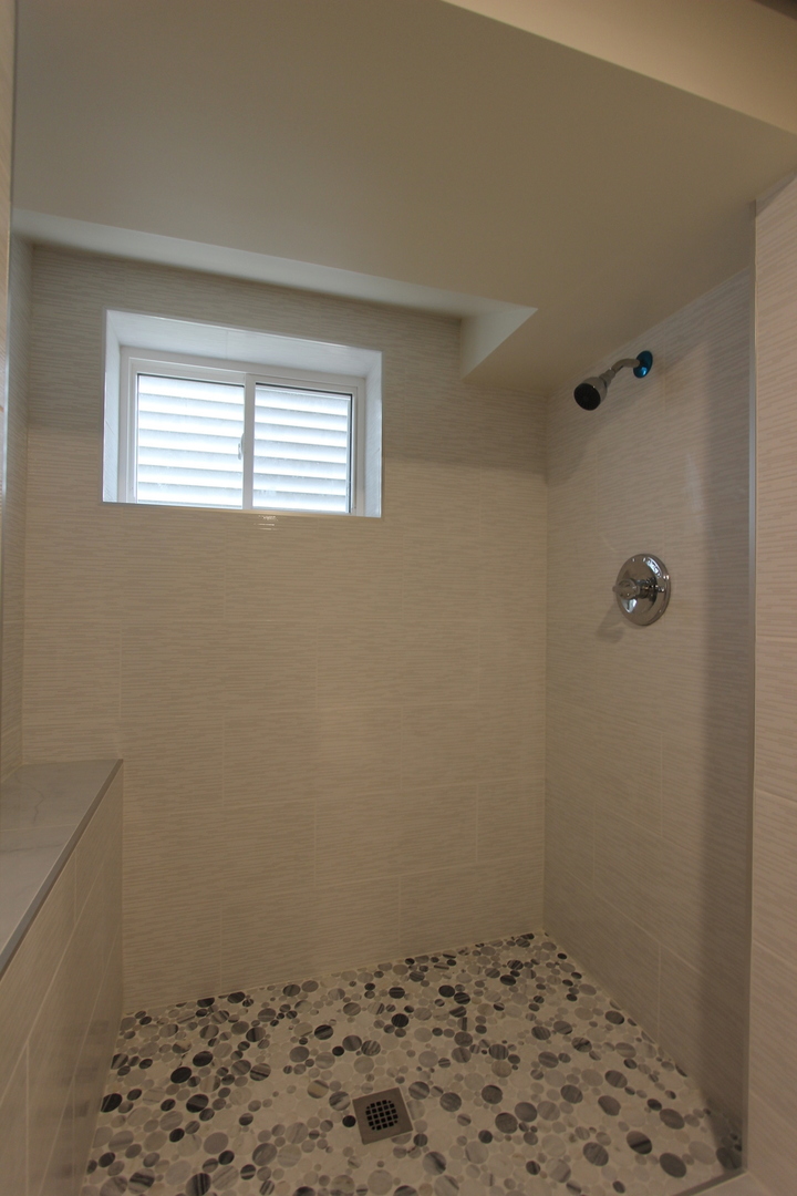 4719 W Warwick Avenue, Chicago, IL 60641