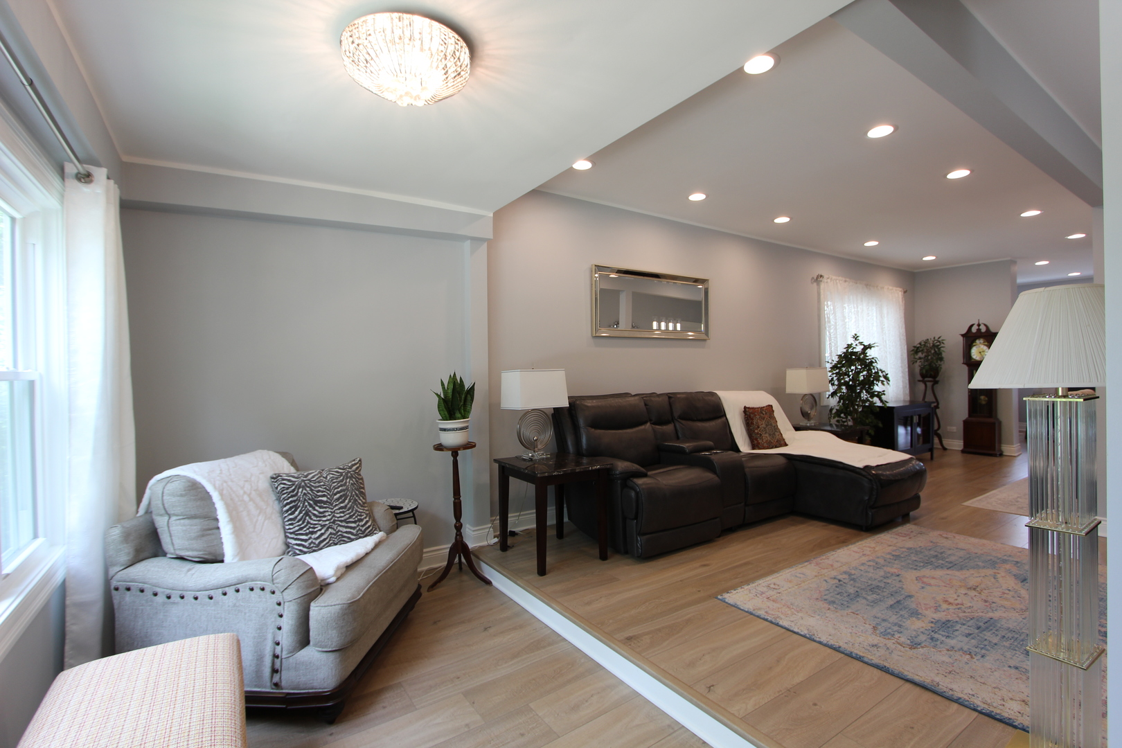 4719 W Warwick Avenue, Chicago, IL 60641
