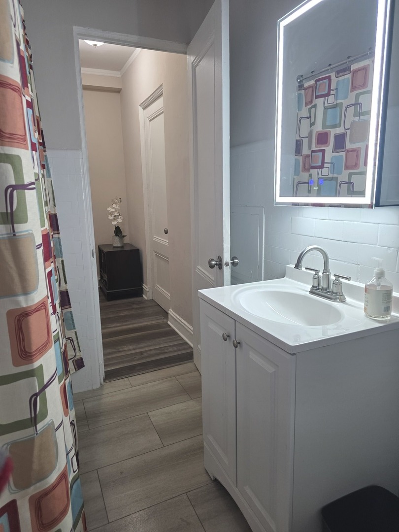 6700 S Crandon Avenue #6C, Chicago, IL 60649