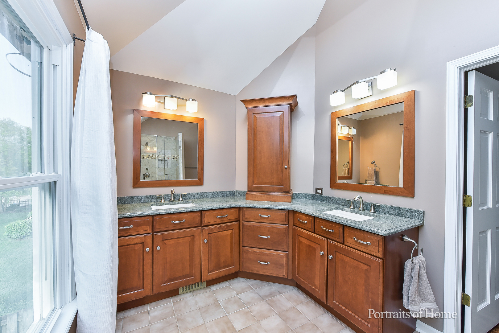 581 Tanager Lane, West Chicago, IL 60185