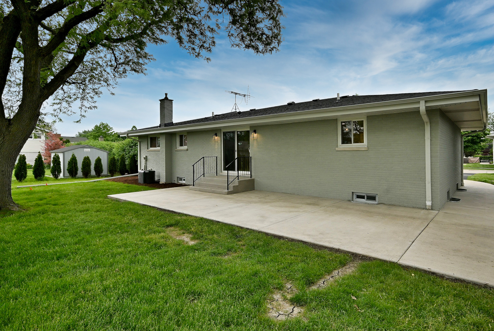 675 S Edgewood Avenue, Elmhurst, IL 60126