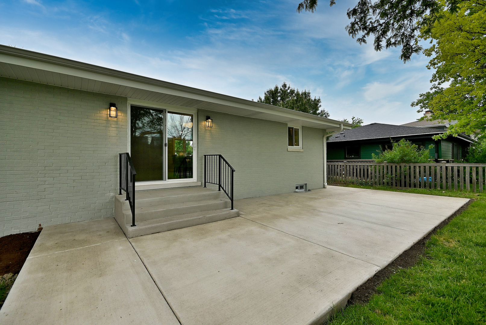 675 S Edgewood Avenue, Elmhurst, IL 60126