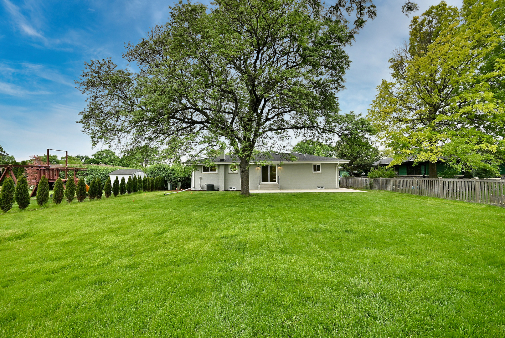 675 S Edgewood Avenue, Elmhurst, IL 60126