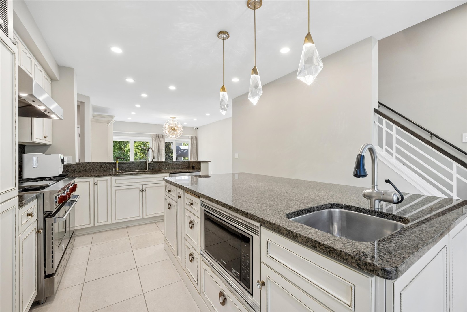 125 Circle Ridge Drive, Burr Ridge, IL 60527