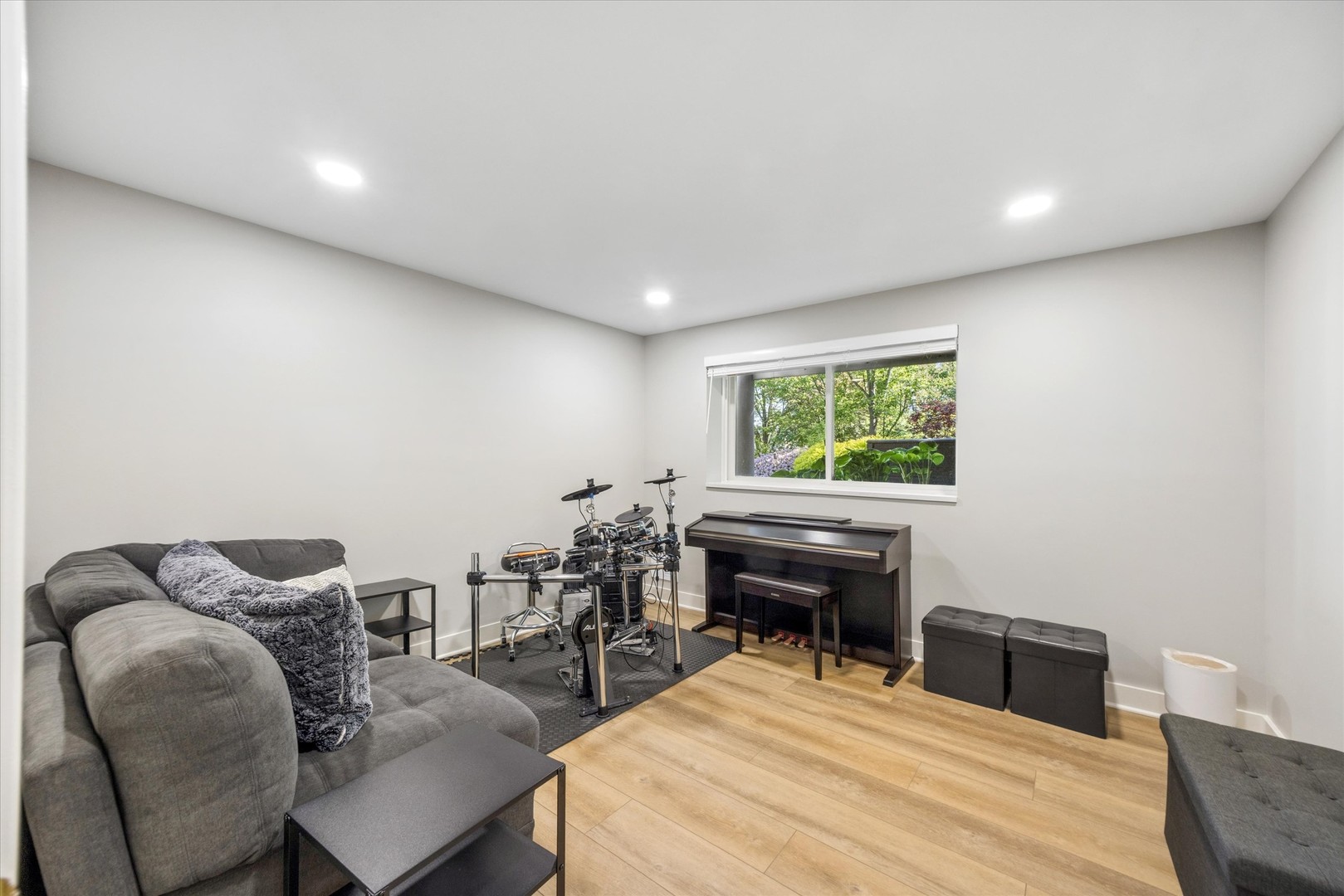 125 Circle Ridge Drive, Burr Ridge, IL 60527