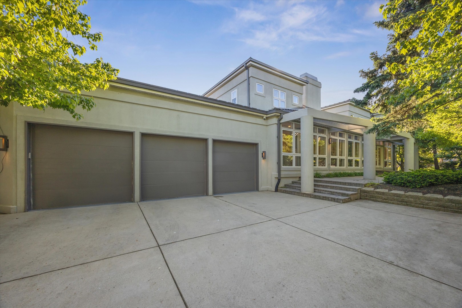 125 Circle Ridge Drive, Burr Ridge, IL 60527