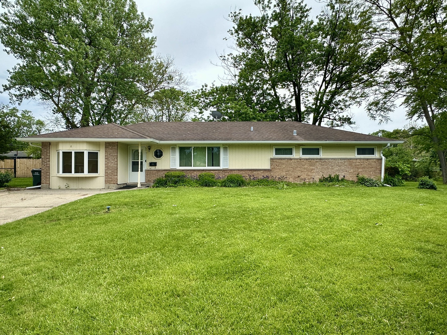 8 Waverly Court, Park Forest, IL 60466