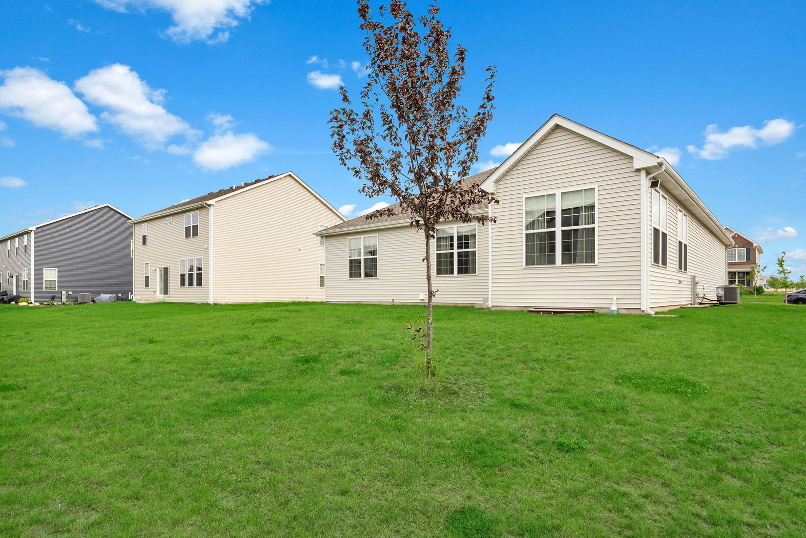 135 S Devoe Drive, Oswego, IL 60543