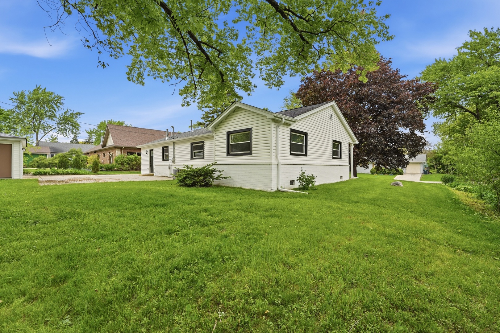 960 Basswood Street, Hoffman Estates, IL 60169