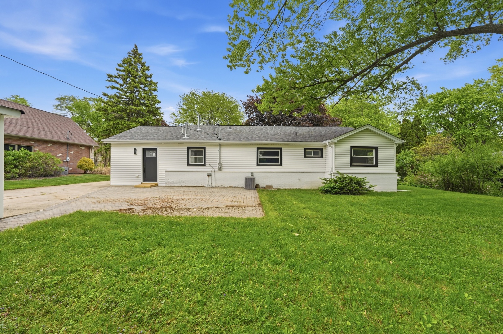 960 Basswood Street, Hoffman Estates, IL 60169