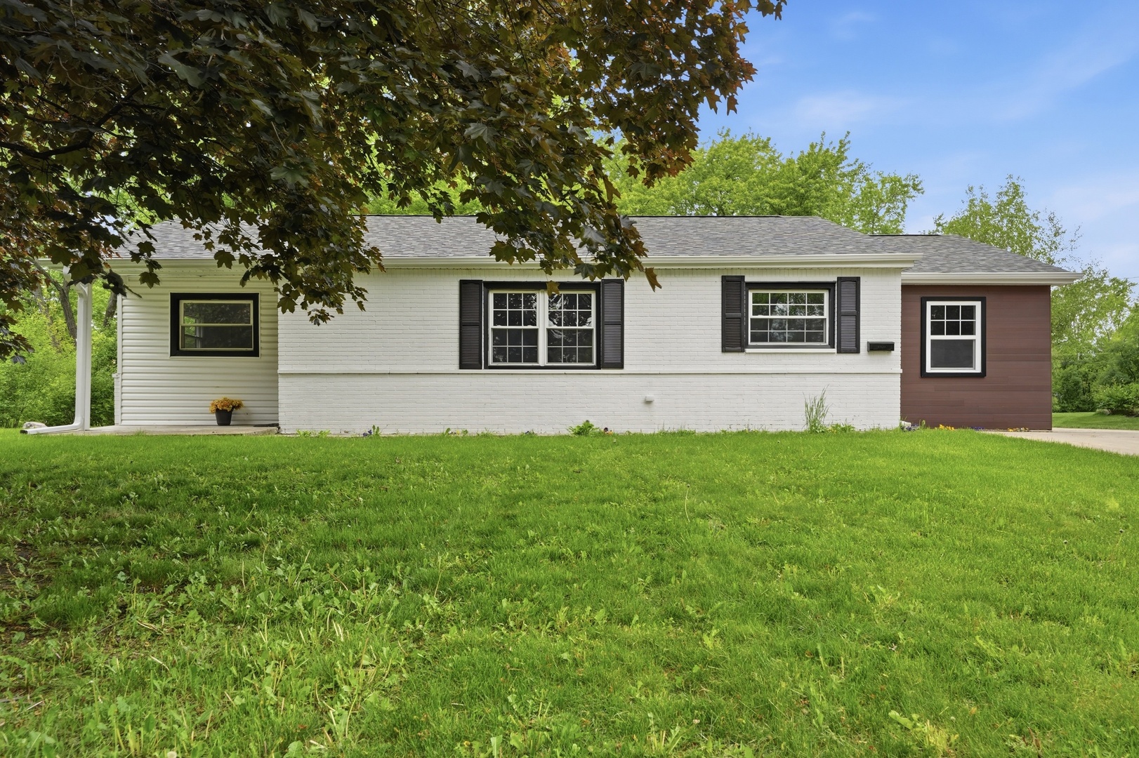960 Basswood Street, Hoffman Estates, IL 60169