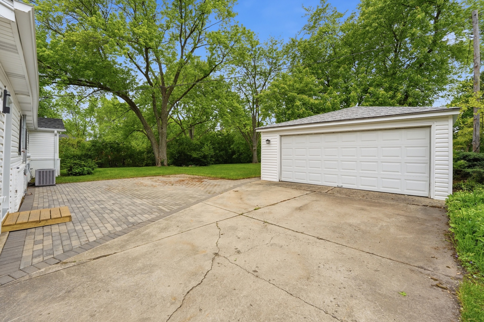 960 Basswood Street, Hoffman Estates, IL 60169