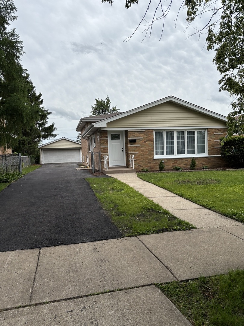 6127 W 79th Place, Burbank, IL 60459