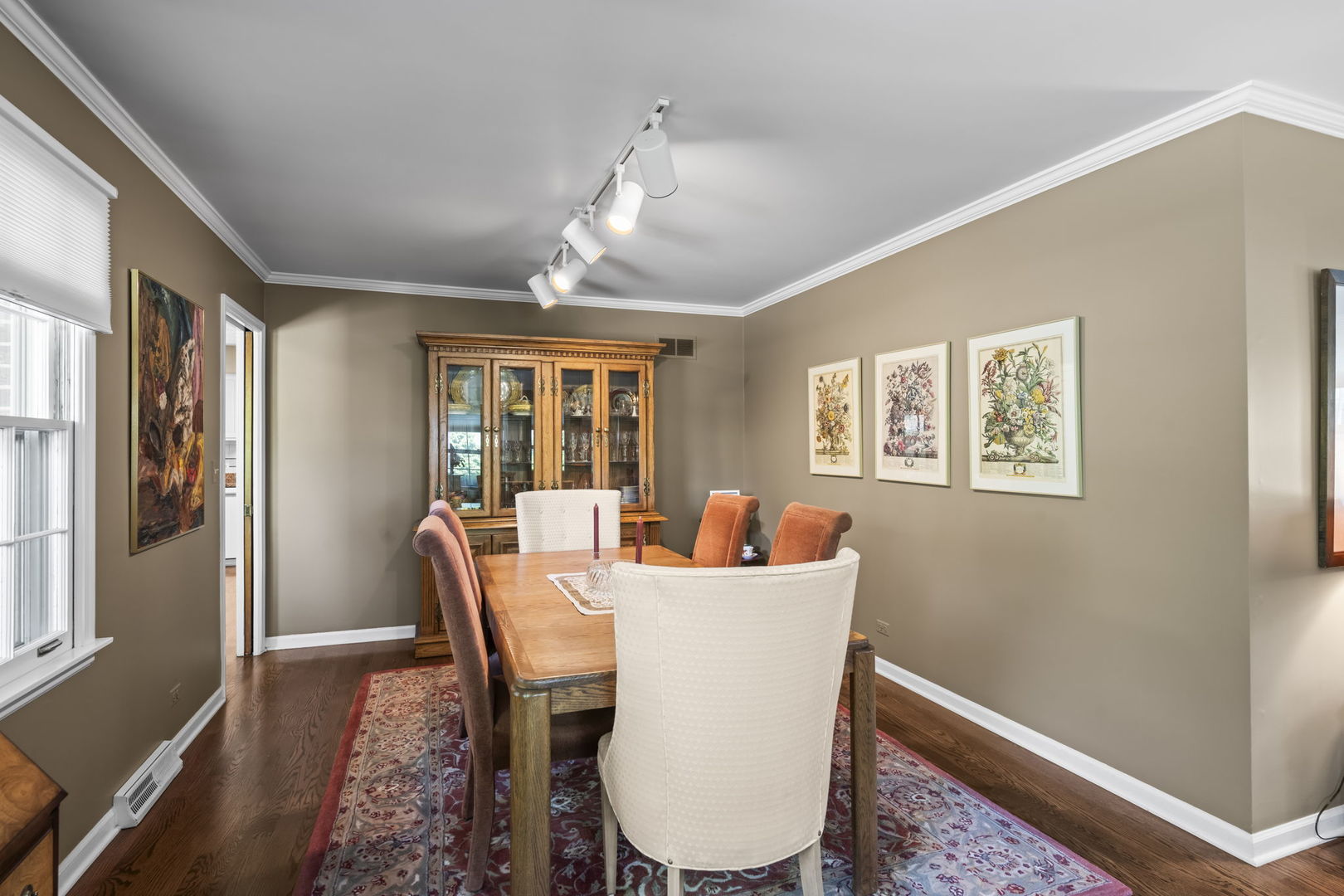 512 S Bristol Lane, Arlington Heights, IL 60005