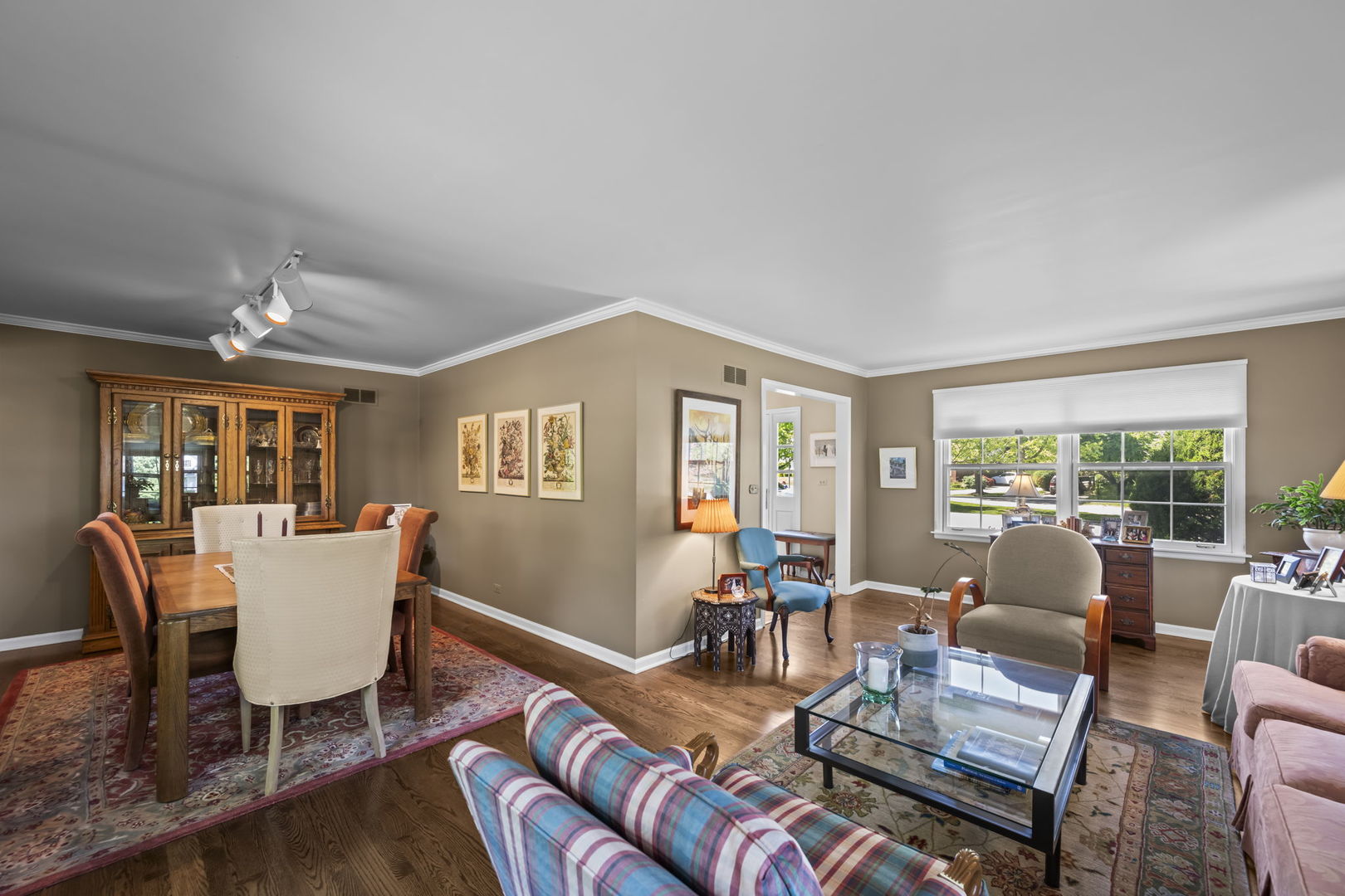 512 S Bristol Lane, Arlington Heights, IL 60005