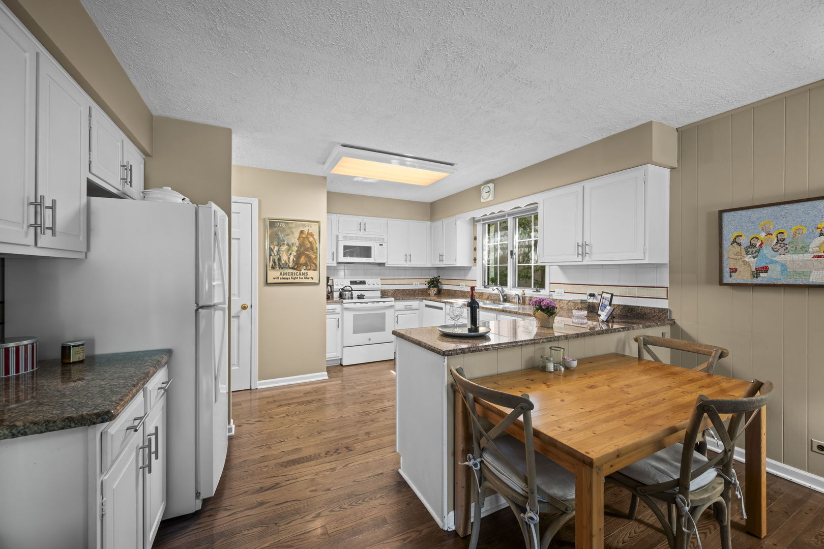 512 S Bristol Lane, Arlington Heights, IL 60005