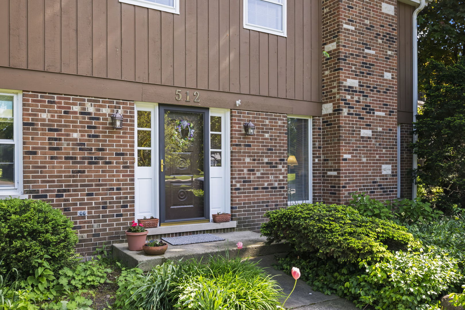 512 S Bristol Lane, Arlington Heights, IL 60005