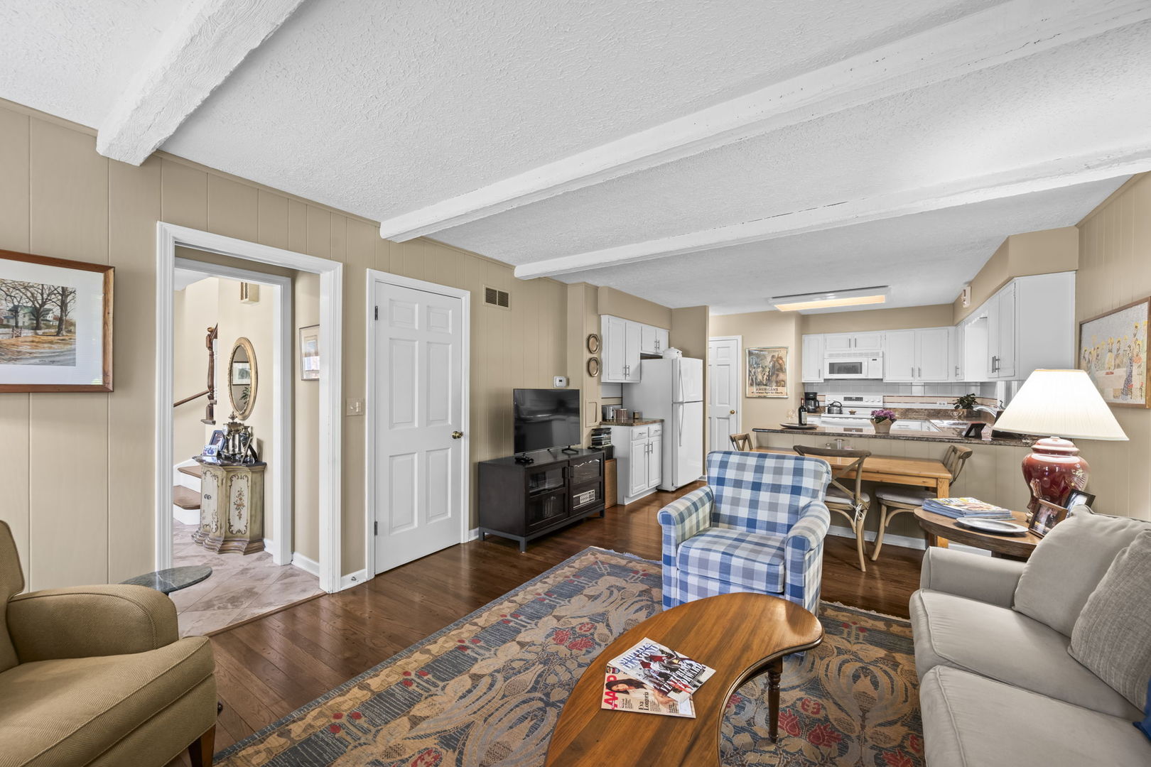 512 S Bristol Lane, Arlington Heights, IL 60005