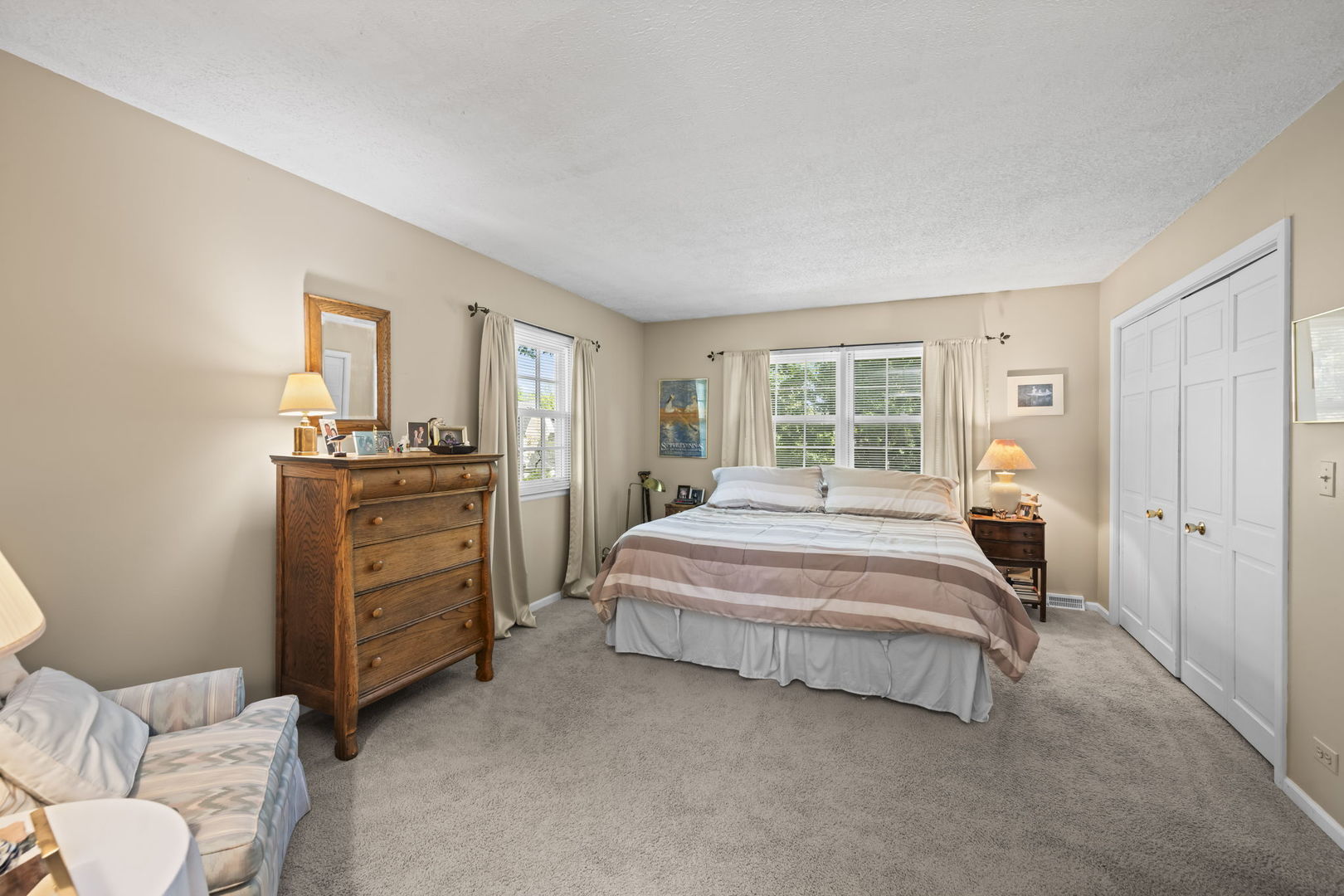 512 S Bristol Lane, Arlington Heights, IL 60005
