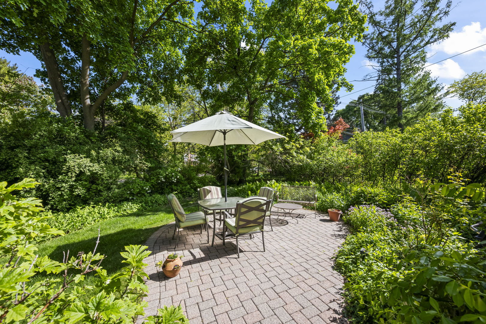 512 S Bristol Lane, Arlington Heights, IL 60005